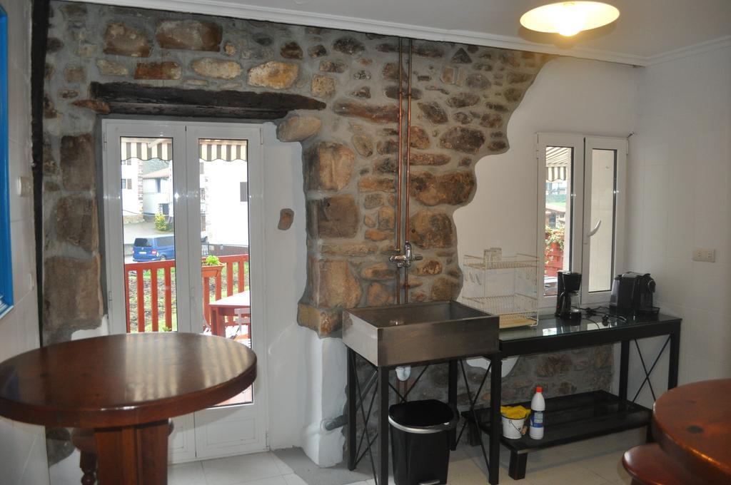 Hostal Auzoa Bera  Екстер'єр фото