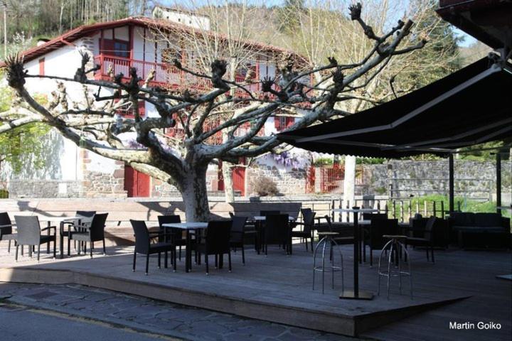 Hostal Auzoa Bera  Екстер'єр фото