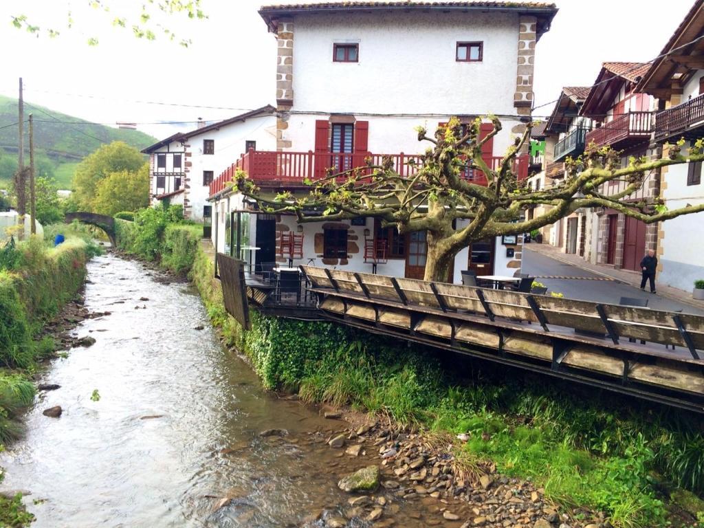 Hostal Auzoa Bera  Екстер'єр фото