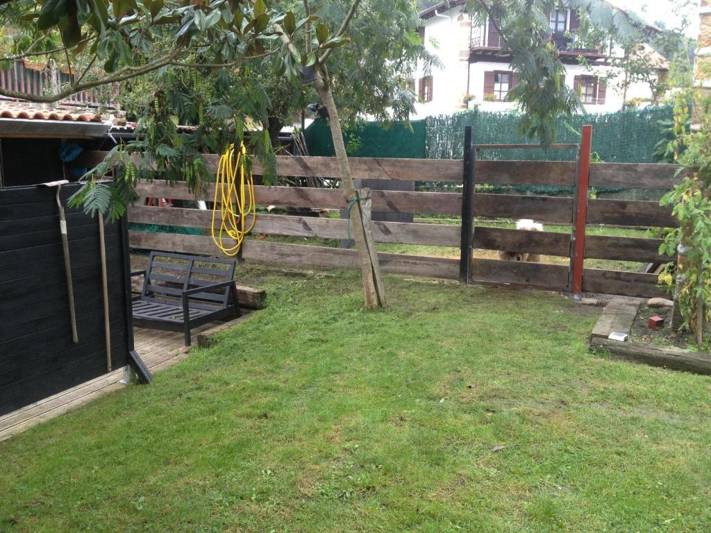 Hostal Auzoa Bera  Екстер'єр фото